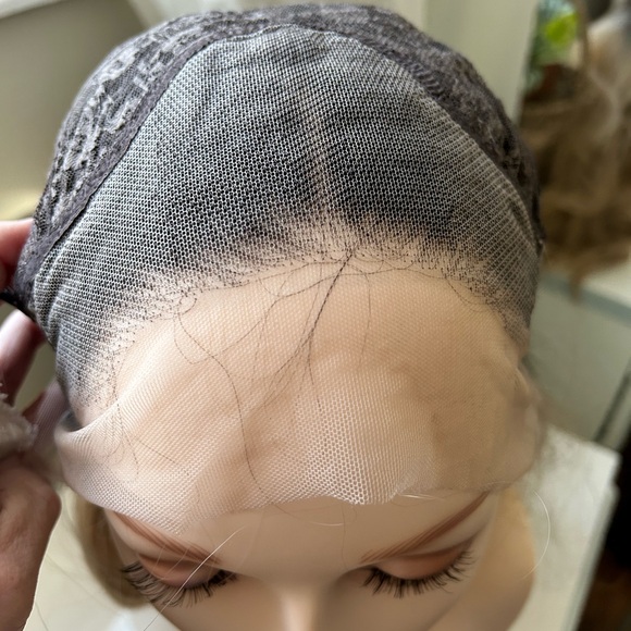 Nel’s Wigs “Honey” w/ EXPEDITED SHIPPING (1-3 day) shipping! See below for info - Picture 7 of 8